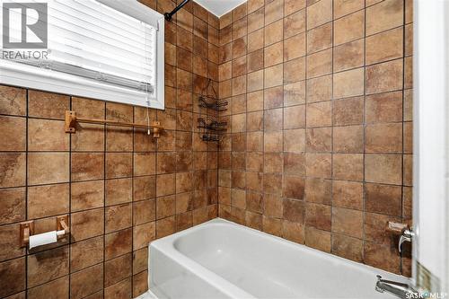1308 Preston Avenue S, Saskatoon, SK - Indoor Photo Showing Bathroom