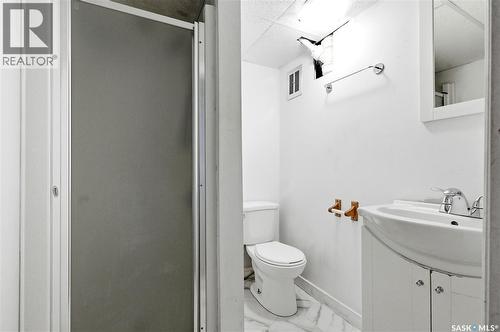 1308 Preston Avenue S, Saskatoon, SK - Indoor Photo Showing Bathroom