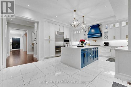 60 Chesney Crescent, Vaughan, ON - Indoor Photo Showing Kitchen With Upgraded Kitchen