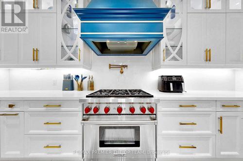 60 Chesney Crescent, Vaughan, ON - Indoor Photo Showing Kitchen