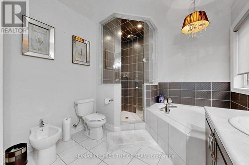 60 Chesney Crescent, Vaughan, ON - Indoor Photo Showing Bathroom