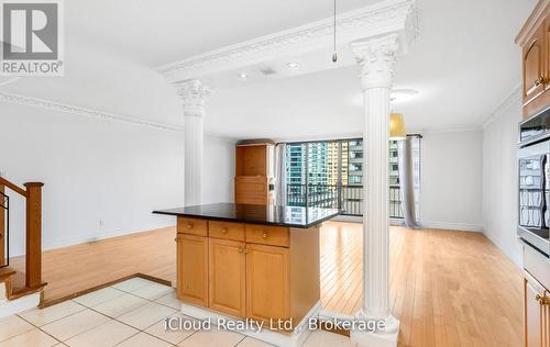 837 - 33 Harbour Square, Toronto, ON - Indoor