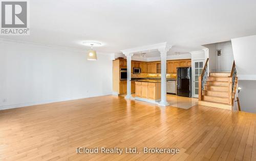 837 - 33 Harbour Square, Toronto, ON - Indoor Photo Showing Kitchen