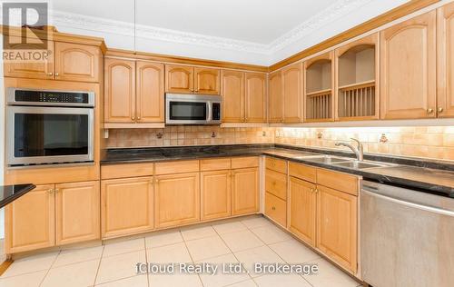 837 - 33 Harbour Square, Toronto, ON - Indoor Photo Showing Kitchen With Double Sink