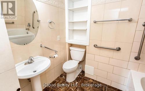837 - 33 Harbour Square, Toronto, ON - Indoor Photo Showing Bathroom
