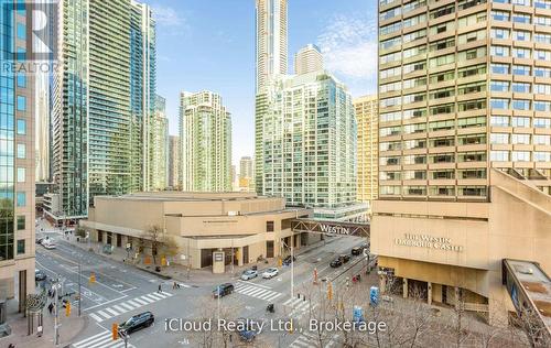 837 - 33 Harbour Square, Toronto, ON - Outdoor With Facade
