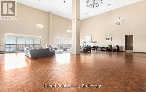 837 - 33 Harbour Square, Toronto, ON - Indoor