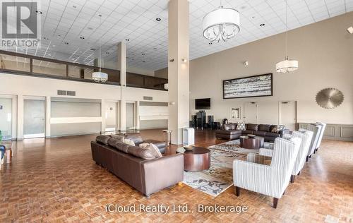 837 - 33 Harbour Square, Toronto, ON - Indoor