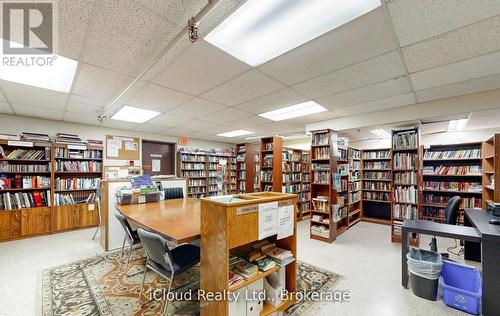 837 - 33 Harbour Square, Toronto, ON - Indoor