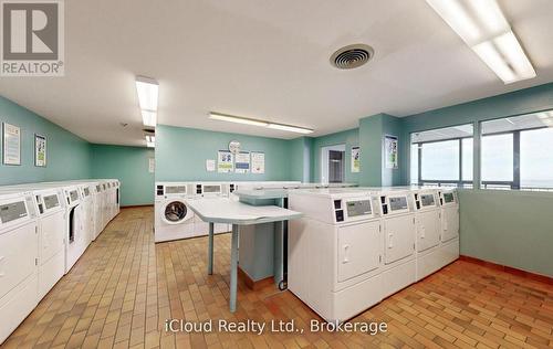 837 - 33 Harbour Square, Toronto, ON - Indoor Photo Showing Laundry Room