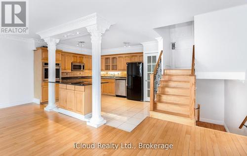 837 - 33 Harbour Square, Toronto, ON - Indoor Photo Showing Kitchen