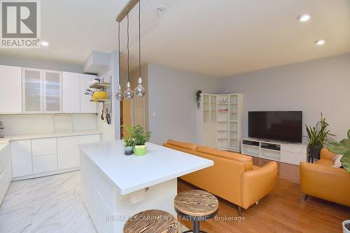 22 Moore Crescent, Hamilton, ON - Indoor Photo Showing Living Room