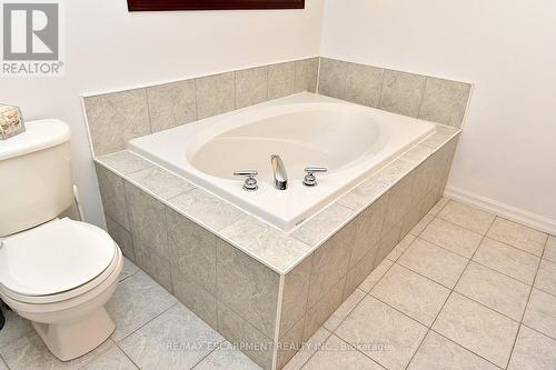 22 Moore Crescent, Hamilton, ON - Indoor Photo Showing Bathroom