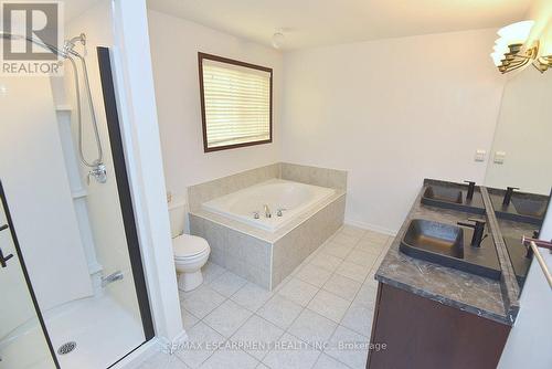 22 Moore Crescent, Hamilton, ON - Indoor Photo Showing Bathroom