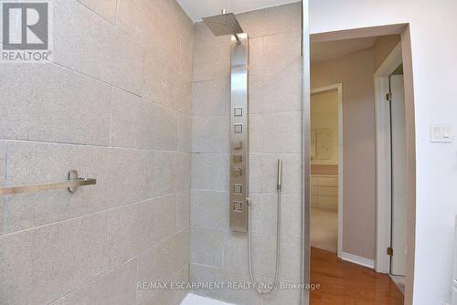 22 Moore Crescent, Hamilton, ON - Indoor Photo Showing Bathroom