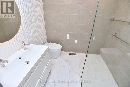 22 Moore Crescent, Hamilton, ON - Indoor Photo Showing Bathroom