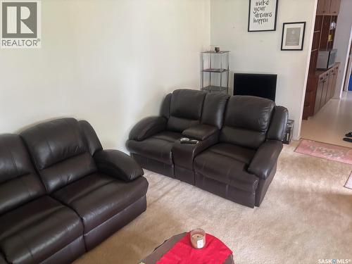 127 Walden Crescent, Regina, SK - Indoor Photo Showing Living Room