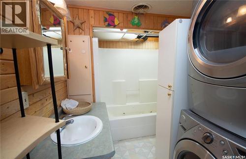 12 Highland Avenue, Jackfish Lake, SK - Indoor Photo Showing Laundry Room