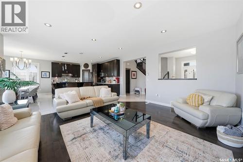 107 Schumacher Bay, Saskatoon, SK - Indoor Photo Showing Living Room
