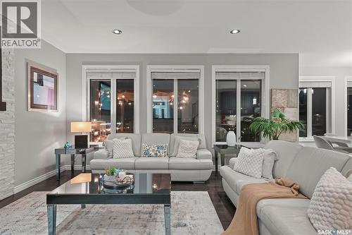 107 Schumacher Bay, Saskatoon, SK - Indoor Photo Showing Living Room