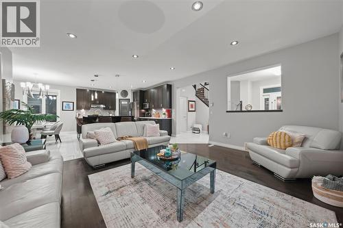 107 Schumacher Bay, Saskatoon, SK - Indoor Photo Showing Living Room