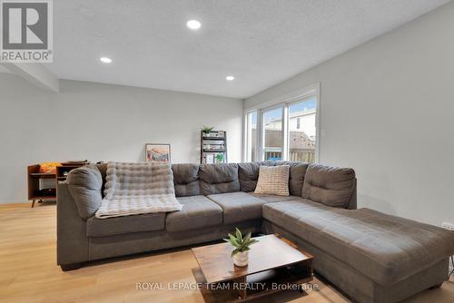 282 Dalehurst Drive, Ottawa, ON - Indoor Photo Showing Living Room