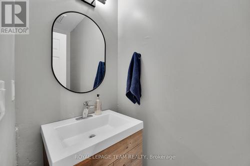 282 Dalehurst Drive, Ottawa, ON - Indoor Photo Showing Bathroom