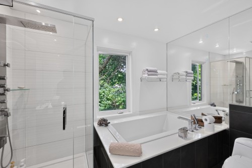 Salle de bains - 1 71E Avenue, Laval (Chomedey), QC - Indoor Photo Showing Bathroom