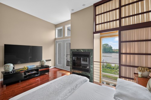 Chambre à coucher principale - 1 71E Avenue, Laval (Chomedey), QC - Indoor Photo Showing Living Room With Fireplace