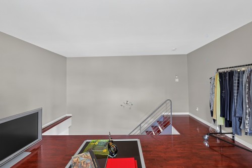 Mezzanine - 1 71E Avenue, Laval (Chomedey), QC - Indoor Photo Showing Other Room