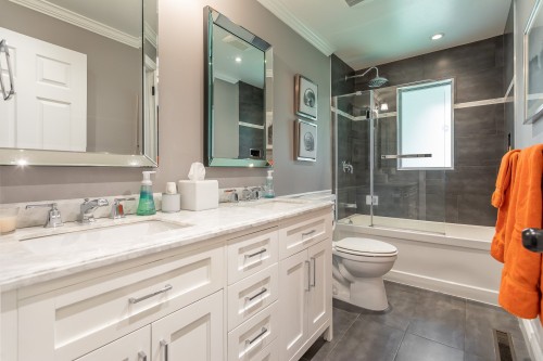 Salle de bains - 108 Av. Angell, Beaconsfield, QC - Indoor Photo Showing Bathroom