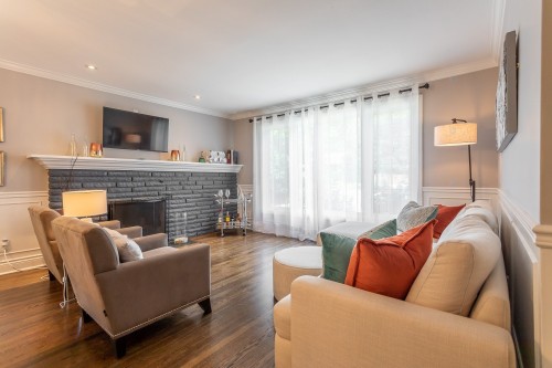 Salon - 108 Av. Angell, Beaconsfield, QC - Indoor Photo Showing Living Room With Fireplace