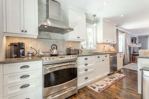 Cuisine - 108 Av. Angell, Beaconsfield, QC - Indoor Photo Showing Kitchen