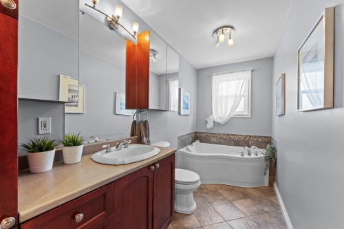 Bathroom - 237 Av. Vinet, Dorval, QC - Indoor Photo Showing Bathroom