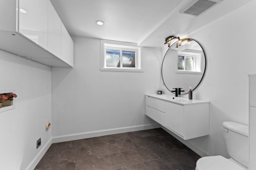 Bathroom - 237 Av. Vinet, Dorval, QC - Indoor