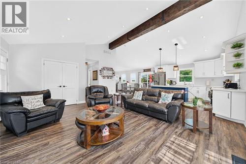 967 4Th Line, Caledonia, ON - Indoor Photo Showing Living Room