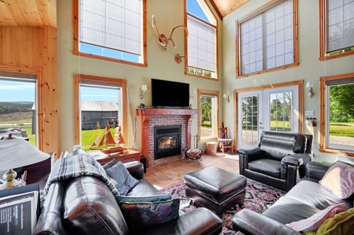 Salon - 601  - 618 Route 216, Saint-Philémon, QC 