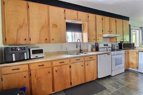 Cuisine - 329 Ch. Des Castors, Rouyn-Noranda, QC - Indoor Photo Showing Kitchen With Double Sink