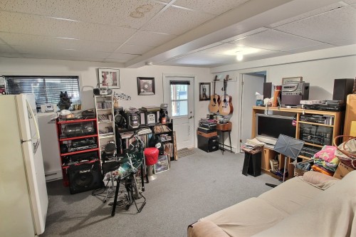 Salle familiale - 329 Ch. Des Castors, Rouyn-Noranda, QC - Indoor