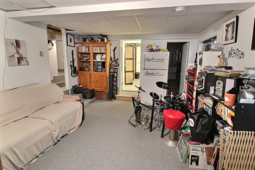 Salle familiale - 329 Ch. Des Castors, Rouyn-Noranda, QC - Indoor