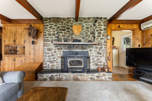 Salon - 14 Ch. Glassford, Austin, QC - Indoor Photo Showing Living Room With Fireplace