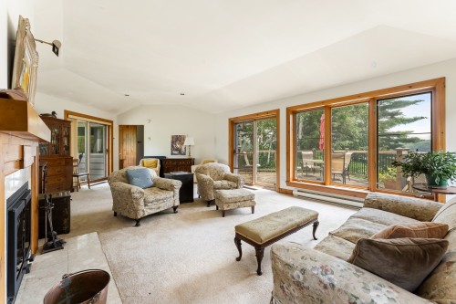 Salle familiale - 14 Ch. Glassford, Austin, QC - Indoor Photo Showing Living Room