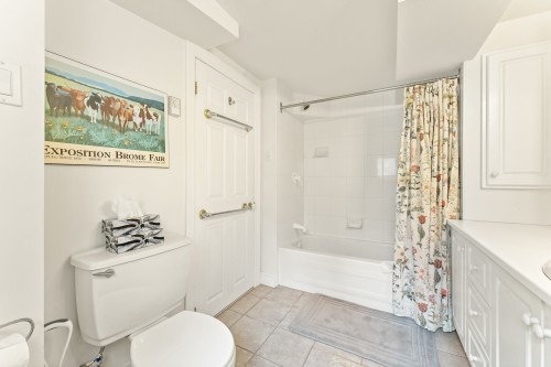 Salle de bains - 14 Ch. Glassford, Austin, QC - Indoor Photo Showing Bathroom