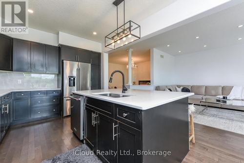 132 Drone Crescent, Guelph, ON - Indoor Photo Showing Kitchen With Double Sink With Upgraded Kitchen