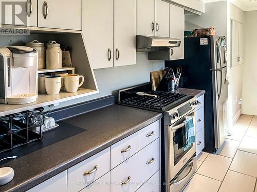 1 Mahony Avenue, Hamilton, ON - Indoor Photo Showing Kitchen