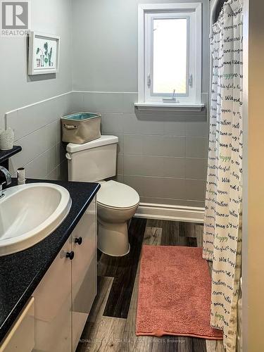 1 Mahony Avenue, Hamilton, ON - Indoor Photo Showing Bathroom