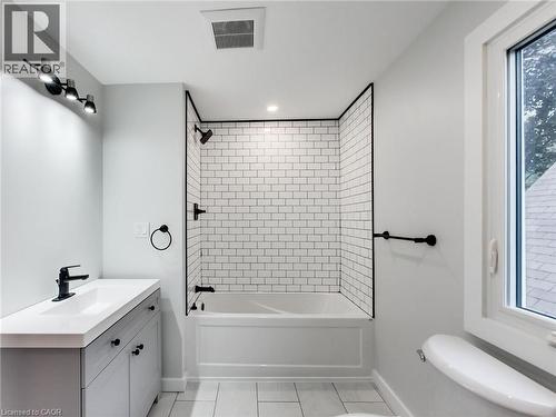 67 Cope Street, Hamilton, ON - Indoor Photo Showing Bathroom
