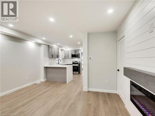 67 Cope Street, Hamilton, ON - Indoor Photo Showing Kitchen