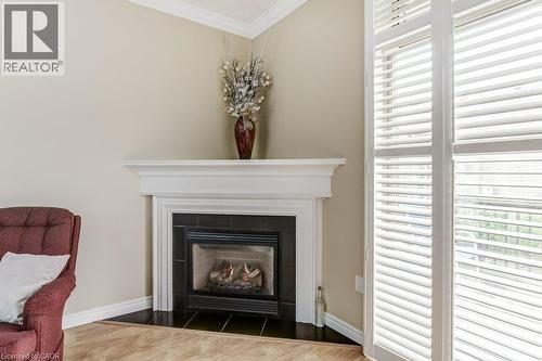 20 Isherwood Avenue Unit# 109, Cambridge, ON - Indoor Photo Showing Living Room With Fireplace