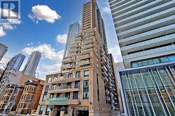 709 - 35 HAYDEN STREET Toronto, ON M4Y 3C3